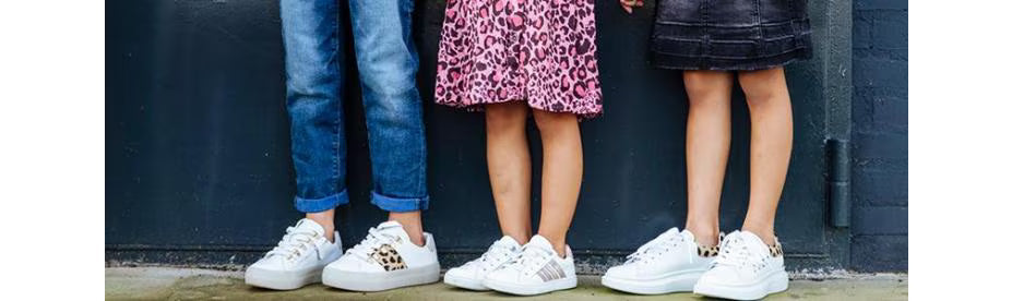 Witte schoenen, hoe hou je ze nu echt wit?